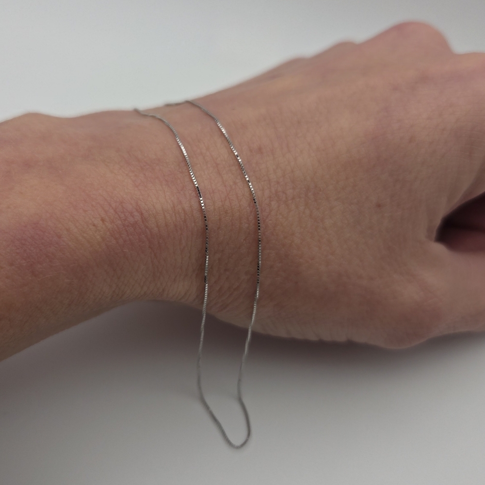 14kt White Gold Box Chain 16" In Lenght .5mm Thick With A Lobster Clasp. - Picture 6 of 6
